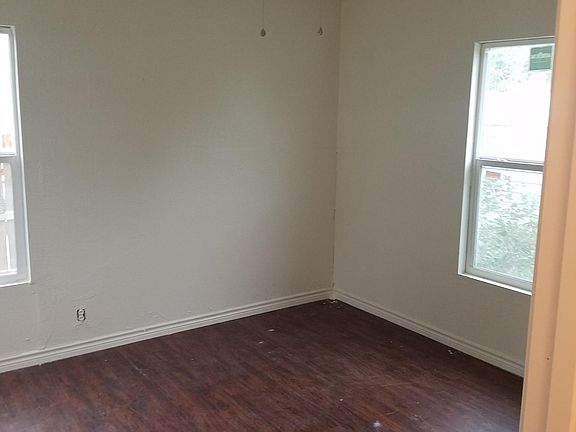 3rd image of 1003 N Lantana Dr