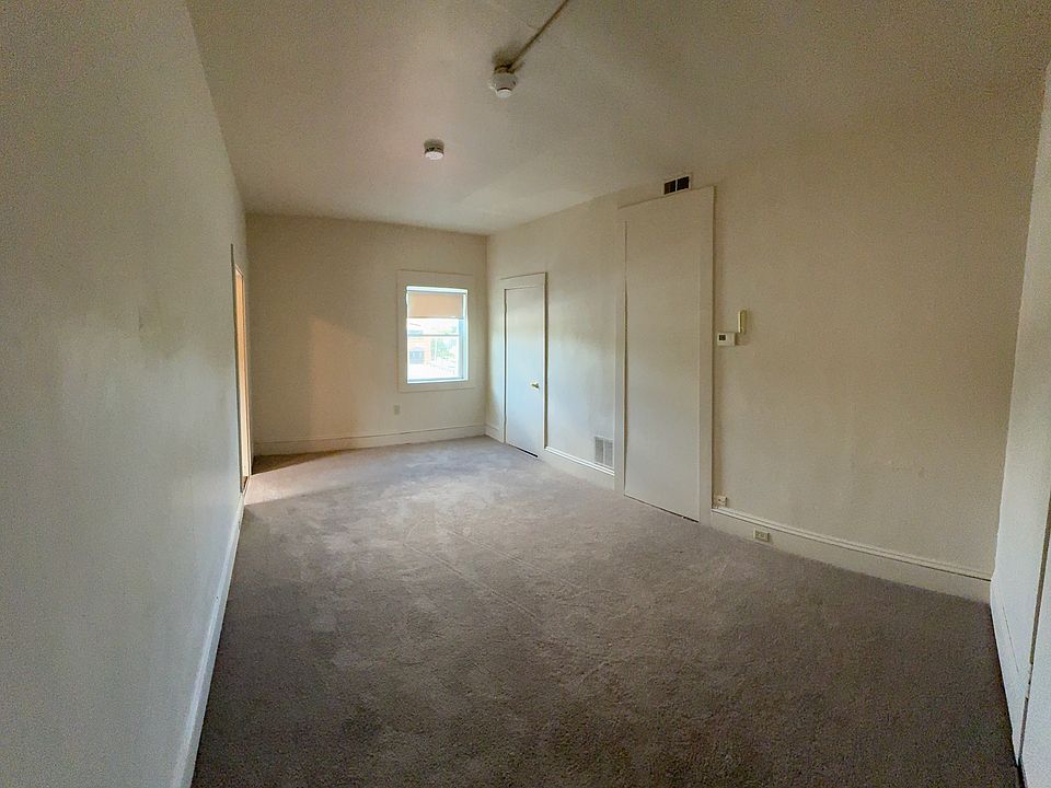 Bedroom/living room from a different angle
