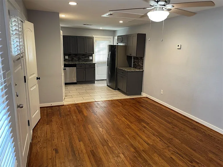 214 E 6th St — Photo 2