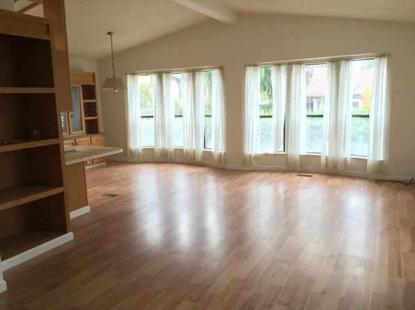 211 Naomi Ave, Pacifica, CA 94044