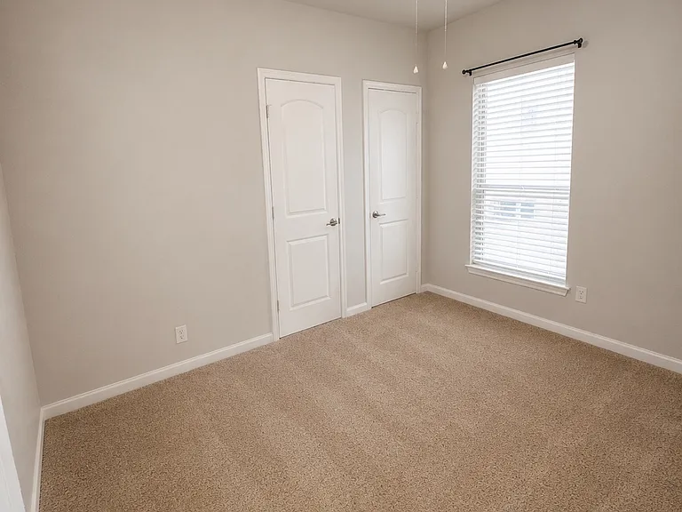 2100 Elk Chase Dr — Photo 9