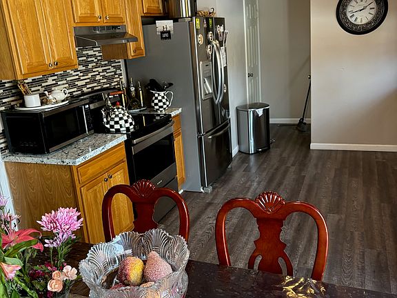 2nd image of 609-611 Sunflower Dr
