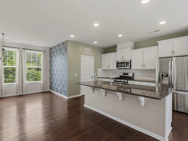 1502 Sharon Rd W — Photo 12