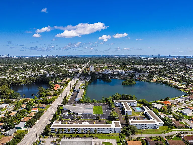 14-web-or-mls-LakeShore_Presidential_DJI_0243