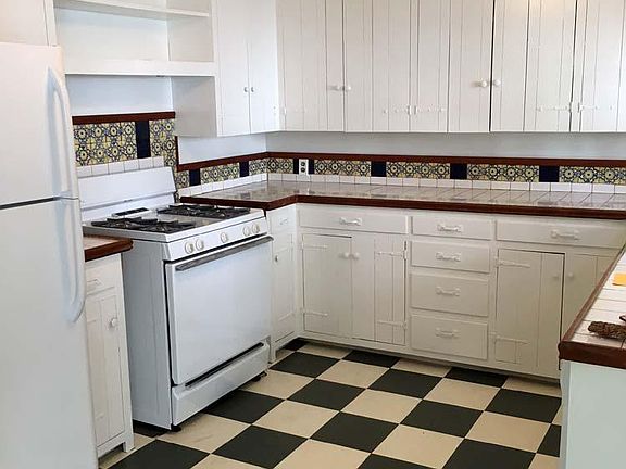 5th image of 206 W Adams St