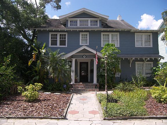 2nd image of 240 10th Ave NE