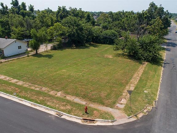 2nd image of 400 SE 27th St #13