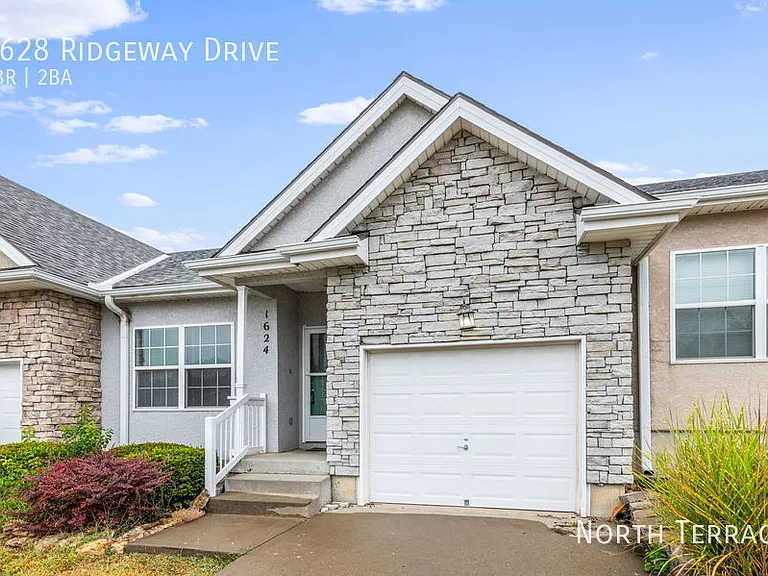 1628 Ridgeway Dr — Photo 3