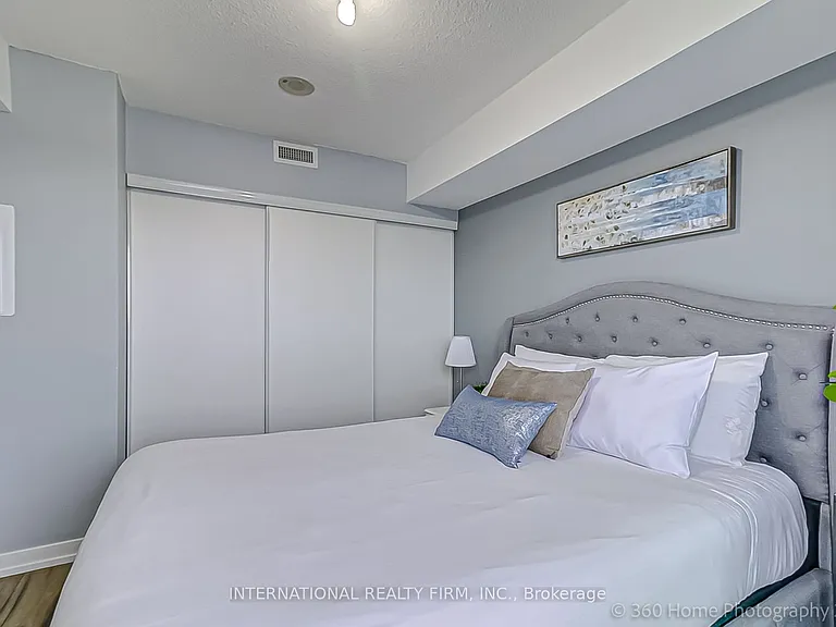 1420 Dupont St #911 — Photo 3
