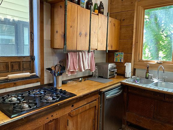 Kitchen southeast close-up