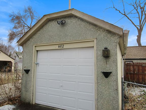 3rd image of 4432 James Ave N