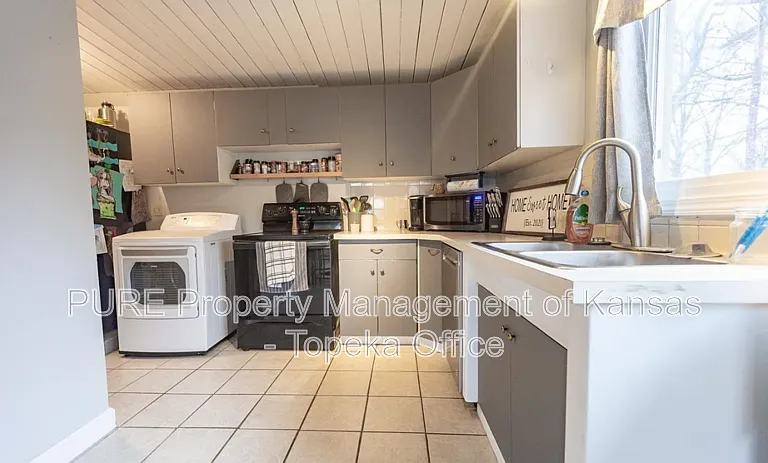 1629 SW 24th St — Photo 8