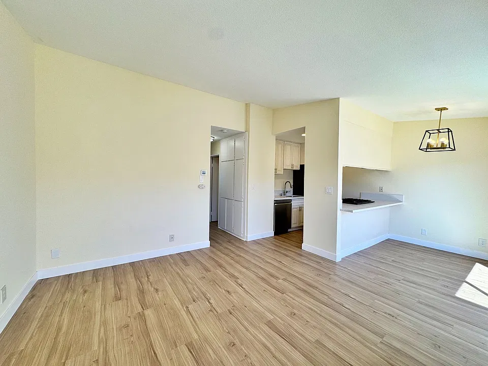 1168 E 10th St #215