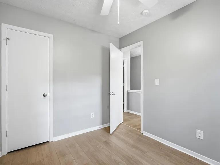 11240 Rotherick Dr — Photo 17