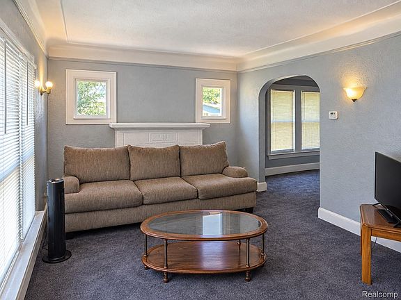 5th image of 7542 Meadow Ave