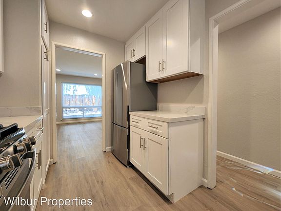 4th image of 2659 Alma St