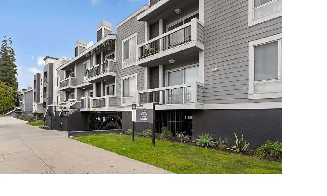 Building Photo - Victory Apartments