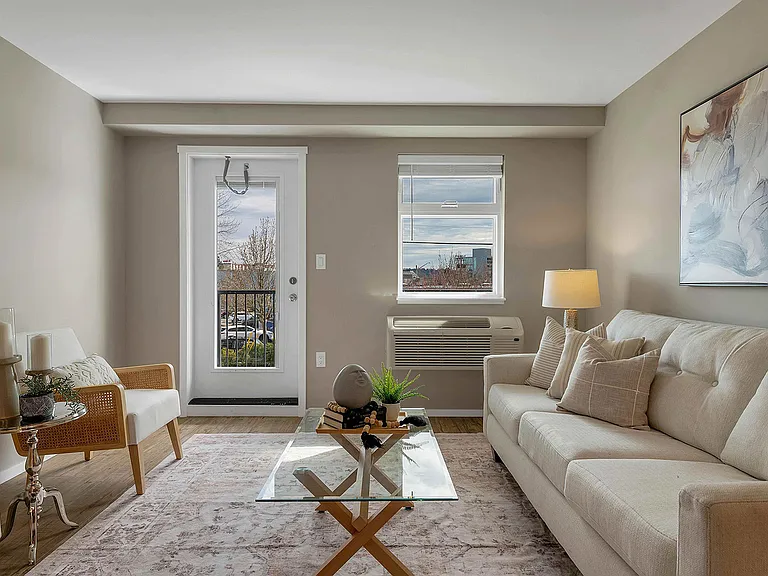 1022 Cedar St — Photo 4
