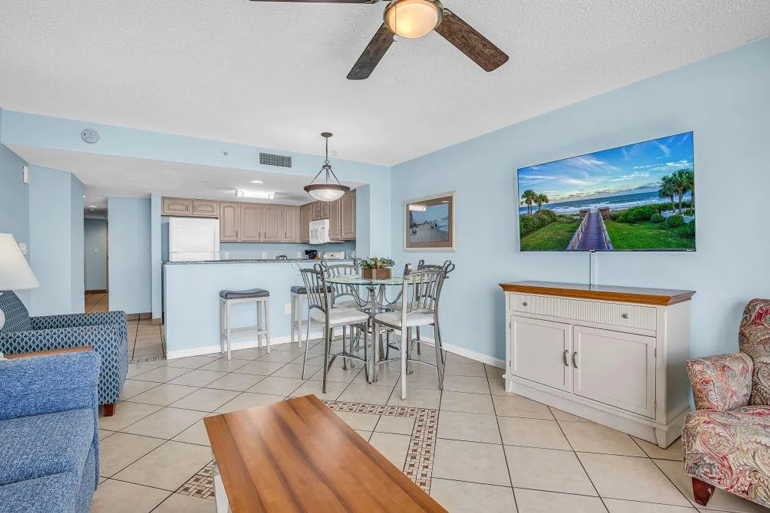 2 bed, 2.0 bath, 990 sqft, $4,523 — Photo 3