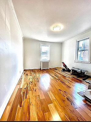 3rd image of 2052 27th St #2