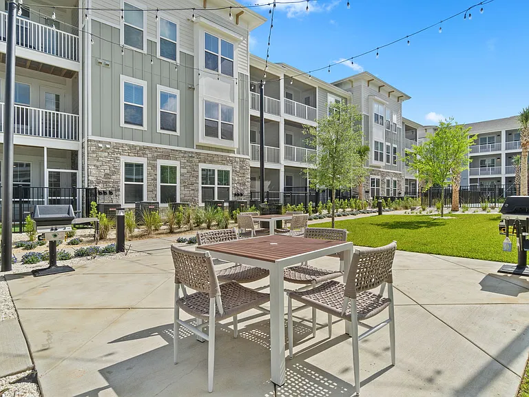 The Quinn Luxury Apartments — Photo 12