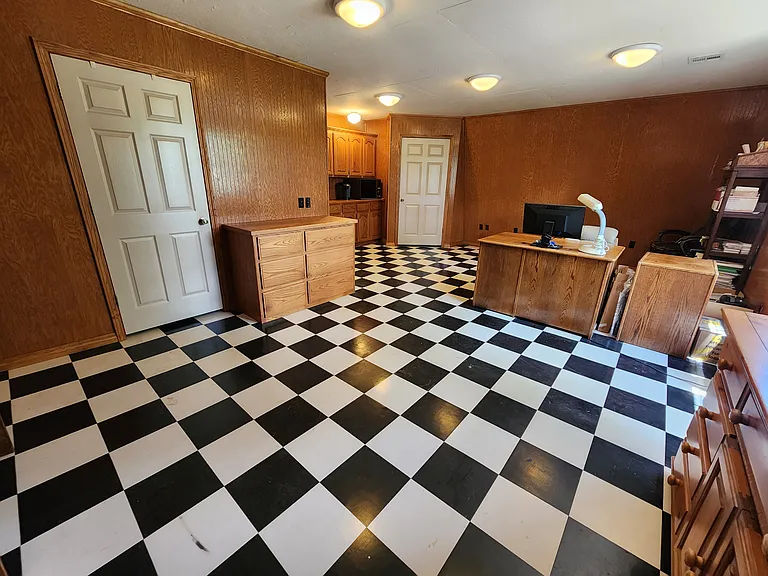 425 E Seneca St — Photo 39