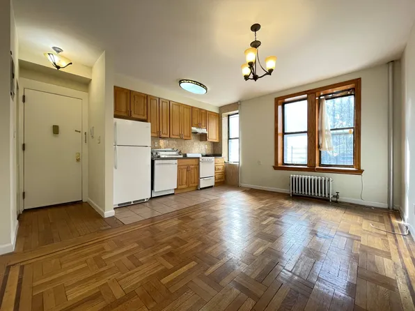 365 Westminster Road image 1 of 8