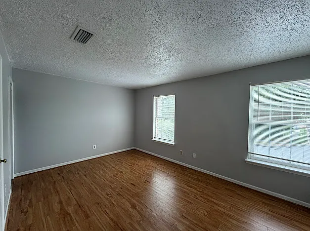 548 Hollomon Dr — Photo 11