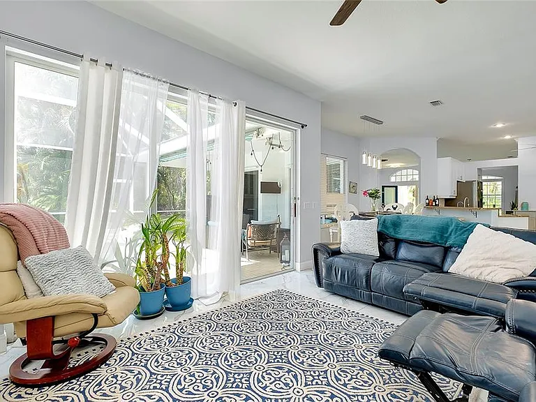 360 Cedarbrook Ct — Photo 8