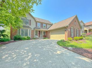 1070 Pointe Place Ct, Rochester, MI 48307