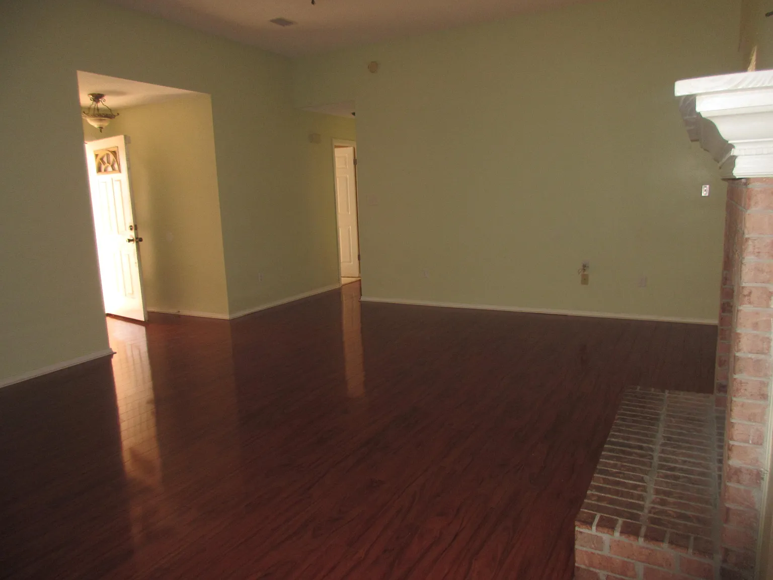 3 bed, 2.0 bath, 1412 sqft, $2,000 — Photo 4