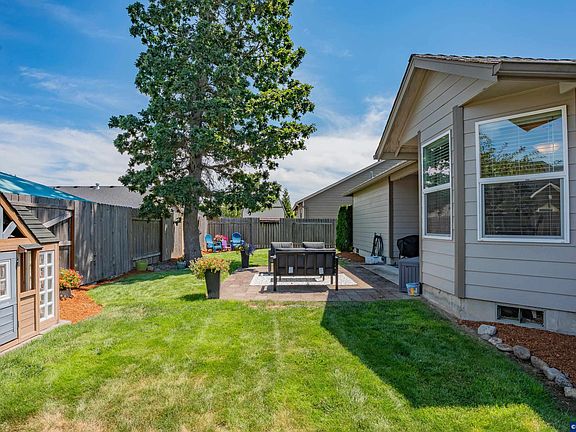 2nd image of 323 Shannon Pl