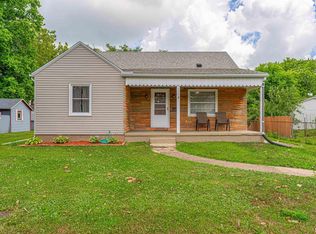 712 8th St, Lincoln, IL 62656