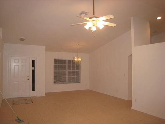 4th image of 609 NW 7th Ave