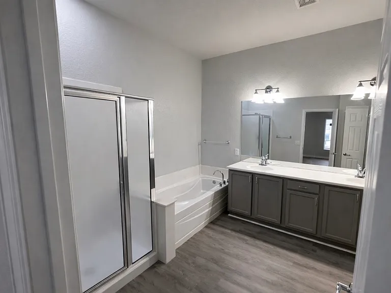 Main Bedroom Ensuite Bathroom