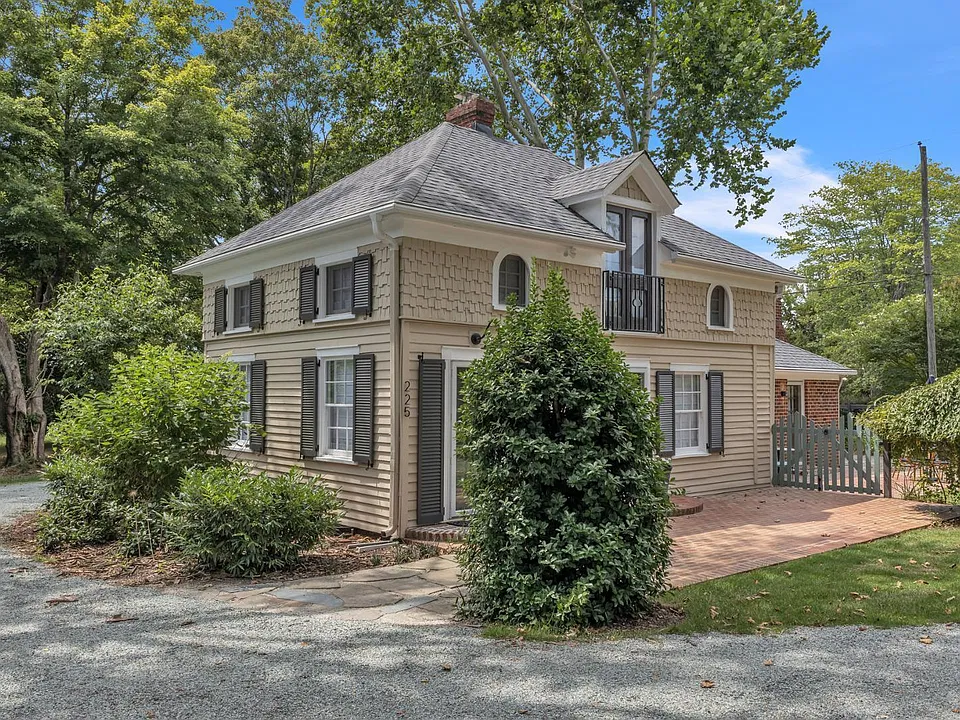 225 E Corbin St