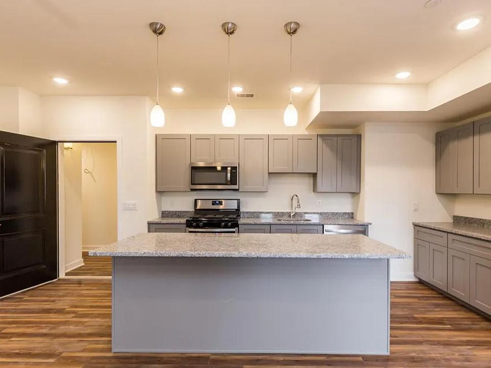 1st image of 2411 Kensington Ave APT 205