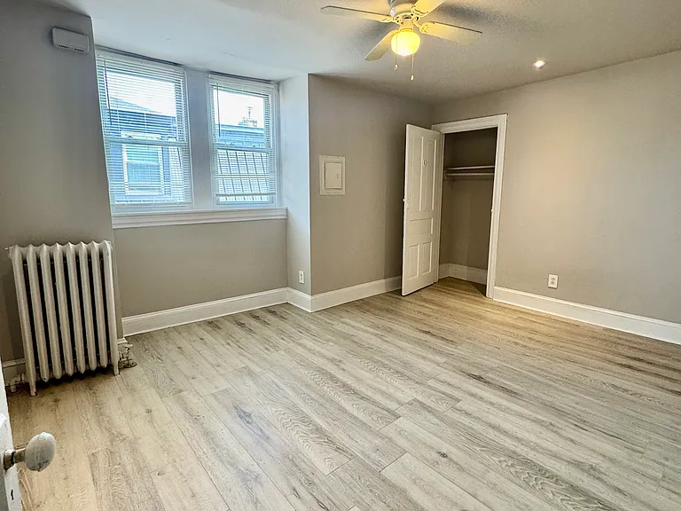 325 W Earlham Ter #3 — Photo 4