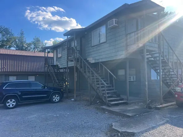 1117 W 4th St, Tahlequah, OK 74464