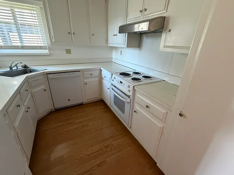 1355 Palos Verdes Dr — Photo 5