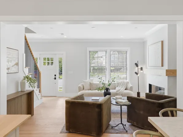 36 Loomis St #302, Bedford, MA 01730