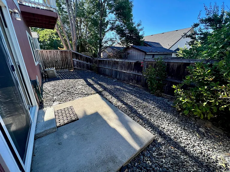 2635 Parkwood Village Ln — Photo 24