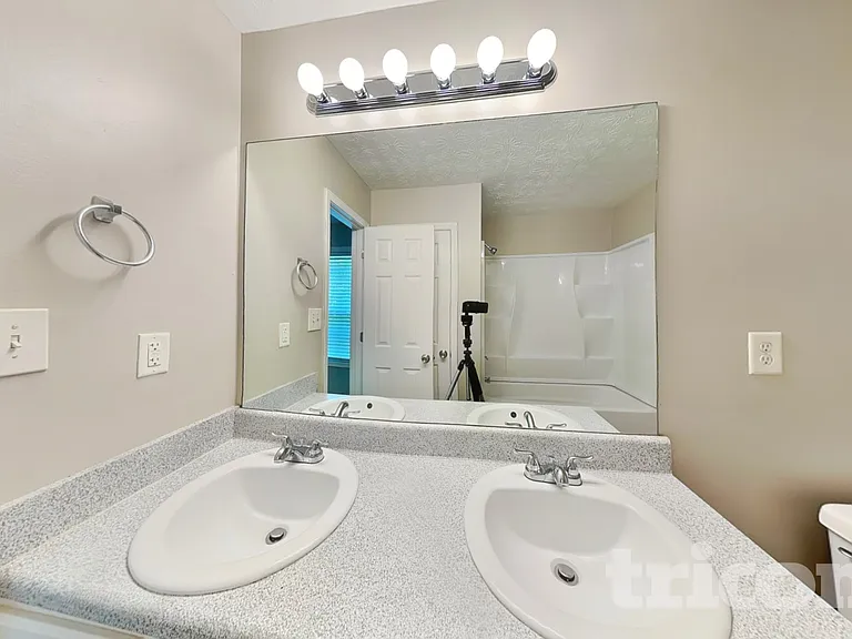 431 Bridgeport Pl — Photo 10