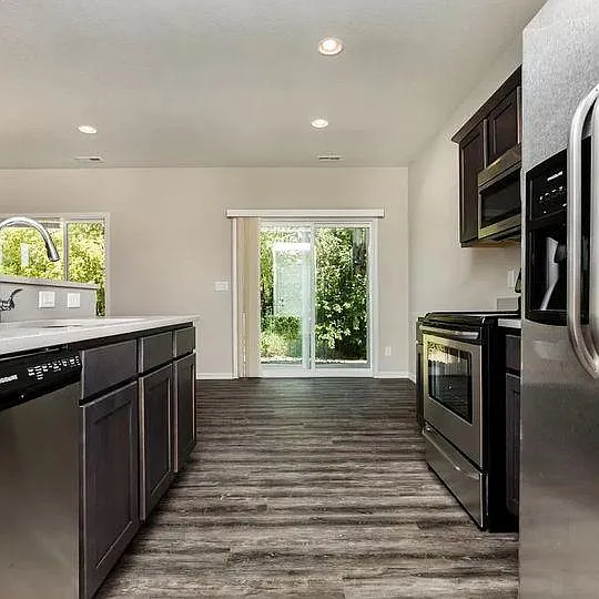 815 SE 10th Ln — Photo 4