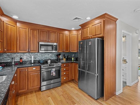 3rd image of 79 Coral Rd