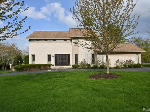 6020 Orchard Ridge Ct, West Bloomfield, MI 48322