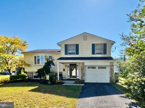 1 Tomahawk Dr, Marlton, NJ 08053