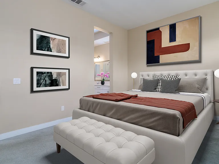 Primary Bedroom
(Virtually staged)