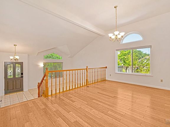 5th image of 281 Silver Eagle Way