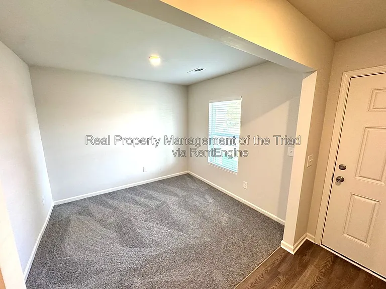 4104 Devonwood Ct — Photo 5